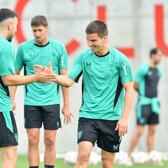 Martón no contempla salir en enero del Athletic