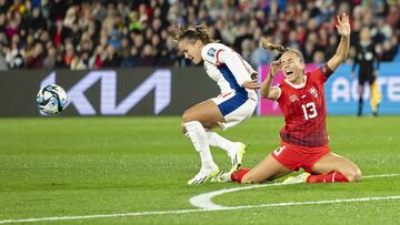 Hamilton (New Zealand), 25/07/2023.- Switzerland's Lia Waeltil (R) and Guro Reiten of Norway (L) in action during the FIFA Women's World Cup 2023 group A soccer match between Switzerland and Norway in Hamilton, New Zealand, 25 July 2023. (Mundial de Fútbol, Nueva Zelanda, Noruega, Suiza) EFE/EPA/MICHAEL BUHOLZER
