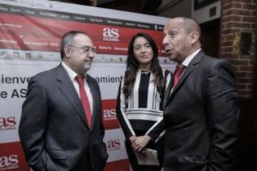 Alfredo Relaño, director Diario AS (izq)- Sarah Castro, directora AS Colombia (centro)- Pablo García, jefe prensa Independiente Santa Fe (der)