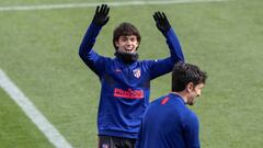 Jo&atilde;o F&eacute;lix esta ma&ntilde;ana con Savic en el Cerro. Ambos en la lista de 19 para el Sevilla del Cholo.