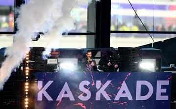 DJ y productor musical, Kaskade, ha reemplazado a Ti?sto y se ha convertido en el primer DJ que ameniza un juego completo del Super Bowl.