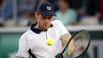 Paris (France), 26/05/2024.- Nicolas Jarry of Chile in action during his Men's Singles 1st round match against Corentin Moutet of France during the French Open Grand Slam tennis tournament at Roland Garros in Paris, France, 26 May 2024. (Tenis, Abierto, Francia) EFE/EPA/YOAN VALAT