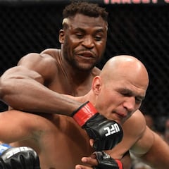 Ngannou sacó su fusil: noquea a Dos Santos en 71 segundos