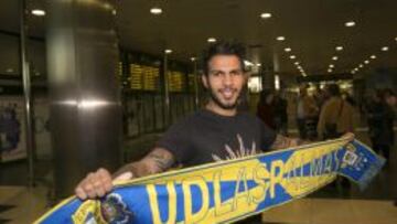 Llegada de Jonathan Viera al aeropuerto de Gran Canaria