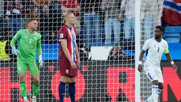 Soccer - FIFA World Cup - UEFA Qualifiers - Group I - Norway v Israel - Ullevaal Stadion, Oslo, Norway - October 11, 2025 Norway's Erling Haaland reacts after missing a penalty Fredrik Varfjell/NTB via REUTERS ATTENTION EDITORS - THIS IMAGE WAS PROVIDED BY A THIRD PARTY. NORWAY OUT. NO COMMERCIAL OR EDITORIAL SALES IN NORWAY.