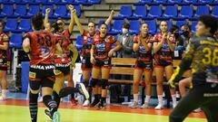 Las jugadoras del Rinc&oacute;n Fertilidad M&aacute;laga, durante su partido de Supercopa de Espa&ntilde;a ante el Super Amara Bera Bera.
 