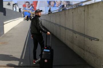 Gonzalo Jara en su llegada al aeropuerto de Schwechat.