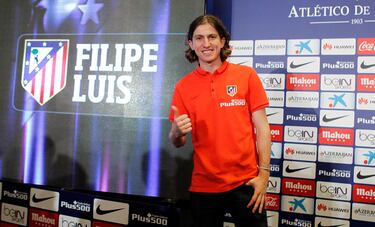 Tras una temporada por tierras londinenses ( Chelsea), regresaba al Calderón por 16 millones, seis menos de los que fue vendido. Volvería para seguir agrandando su leyenda con 153 partidos más y otra Europa League y otra Supercopa de Europa. En 2019 cerró su etapa en el Atlético de Madrid con 333 partidos, siete títulos y probablemente el mejor lateral izquierdo de la historia del club.