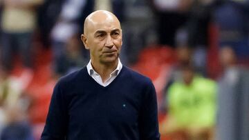 El técnico español de 55 años sufrió con Tuzos su segunda goleada del torneo y, después de tres juegos en el torneo, es el primer entrenador cesado del Clausura 2019.