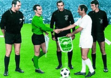 El 14 de diciembre de 1972 coincidiendo con el 25 aniversario del Santiago Bernabéu, Gento se despidió de la afición madridista ante Os Belenenses, equipo elegido porque jugó en la inauguración del nuevo Chamartin.