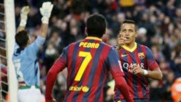 BRILLANTES. Alexis anotó tres goles el domingo y Pedro consiguió también uno. Son los máximos anotadores del equipo, junto a Messi.