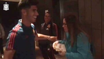 La eufórica reacción de esta chica al encontrarse con Asensio