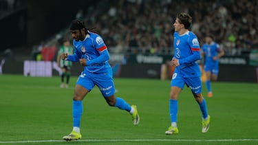 Lookman celebra su gol ante el Betis.