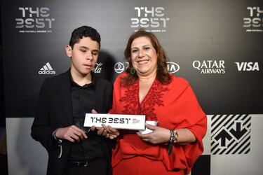 'Mother Courage' has FIFA Gala audience on their feet