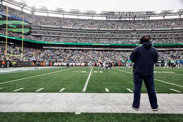 Gianni Infantino visits MetLife Stadium for Patriots vs New York Jets NFL game