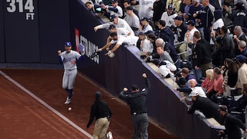 El desafortunado momento en la Serie Mundial entre Mookie Betts y aficionados de Yankees