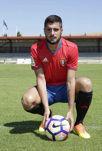 Jug¨® con el Atl¨¦tico de Madrid dos temporadas entre 2010 y 2012. Defendi¨® los colores del Osasuna desde 2016 hasta 2020.