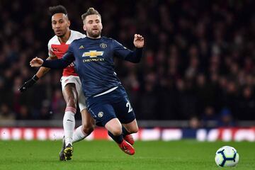 En 2014, Shaw lleg¨® de Southampton a Manchester United por 37.5 millones.