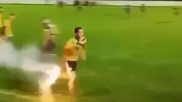 Marca dos goles y pierde tres dedos en la celebración con sus hinchas