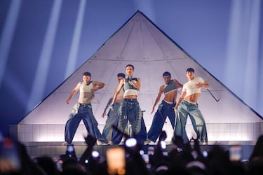 MAYO actúa durante la gala final del Benidorm Fest 2026.