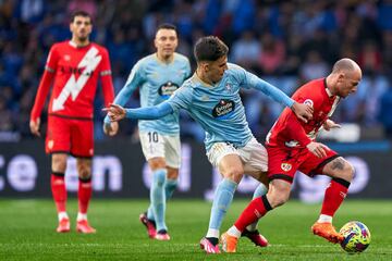 Gabri Veiga e Isi Palazón disputan el balón durante el último Celta-Rayo Vallecano. 