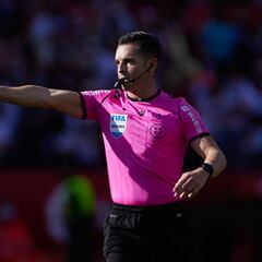 Los árbitros anuncian medidas tras la aparición de una pancarta amenazante