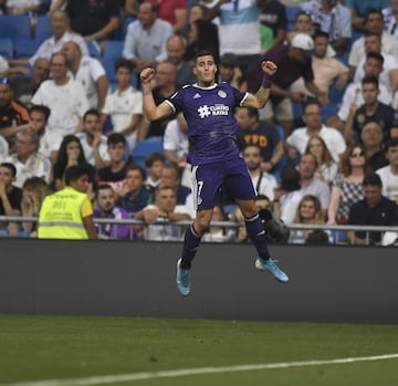El jugador del Real Valladolid, Guardiola, celebra el 1-1 al Real Madrid. 