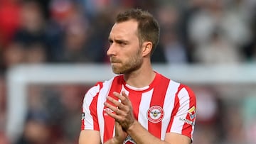 Christian Eriksen antes de un partido de Premier League entre el Brentford y el Tottenham.