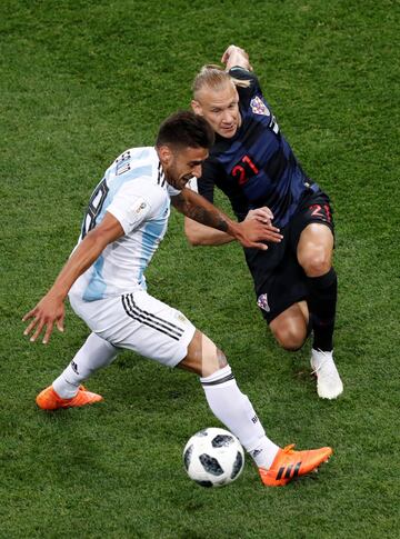 Eduardo Salvio con Domagoj Vida.