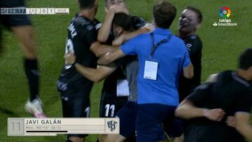 La locura de celebración del Huesca de su gol en el 95' para ganar el derbi en La Romareda