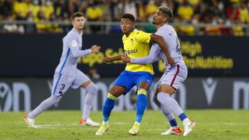 El delantero de la Selección salió a un centro nocturno después de la goleada de los suyos ante el Rayo y Álvaro Cervera dictará consecuencias a todos.