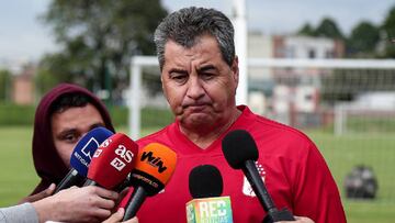 El director t&eacute;cnico Jorge &#039;Polilla&#039; Da Silva de Am&eacute;rica de Cali hablando tras el entrenamiento previo al Torneo Fox Sports en Bogot&aacute;