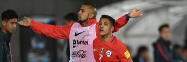 El emocionante abrazo de Vidal y Alexis que marcó al Nacional