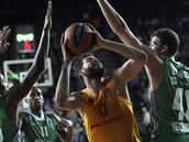 Faverani, tres semanas más de baja por una lesión en la rodilla