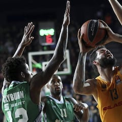 Faverani, tres semanas más de baja por una lesión en la rodilla