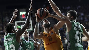 Vitor Faverani, durante el partido ante el Darussafaka en Estambul. &uacute;ltimo que ha disputado con el Barcelona hasta la fecha. 