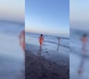 Chicos recrean en la playa gol de Argentina en Qatar 2022