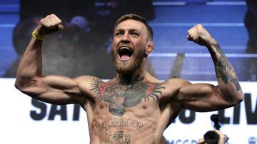 El ex luchador de la UFC rompió el telefonó de un hombre a las afueras de un hotel en Miami Beach hace casi un mes, la sentencia rondaba los 20 años, pero ahora se ha reducido.