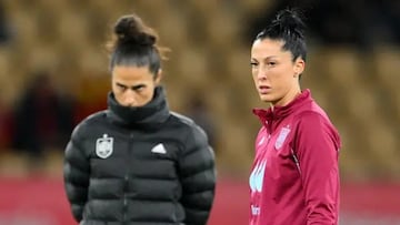 Montse Tomé y Jenni Hermoso durante un entrenamiento de la Selección.