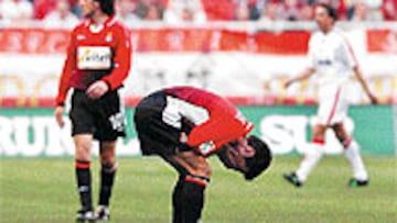 <b>DERROTADOS</b>. Los jugadores del Espanyol volvieron a caer.