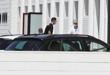 Piccini  jugador del Valencia llegando a Paterna para realizarse las pruebas por Covid-19 

