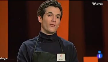 Abogado madrileño. Se considera a sí mismo "pijo y presumido", aunque está dispuesto a dejarse la piel en el programa. Se siente identicado con Tamara Falcó.