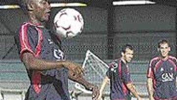 <B>VUELVE CEDIDO</B>. Webó quiere agradar.