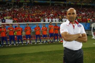 El 13 de junio, Chile derrotó a Australia en Cuiaba por 3-1. El triunfo sobre los océanicos fue el segundo debut ganador de la selección en una cita mundialista fuera de Chile. 
