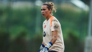 Cata Coll, durante un entrenamiento del Barcelona en la temporada 2025-26.