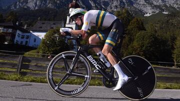 26/09/2018 Rohan Dennis, campeón del mundo de contrarreloj en Innsbruck.
El corredor australiano Rohan Dennis se ha proclamado campeón del mundo de contrarreloj en el Mundial de Innsbruck (Austria), tras adjudicarse la crono entre Rattenberg e Innsbruck sobre 52,1 kilómetros, por delante del holandés Tom Dumoulin y el belga Victor Campenaerts, plata y bronce, y el español Jonathan Castroviejo fue sexto.
EUROPA AUSTRIA DEPORTES
UCI
