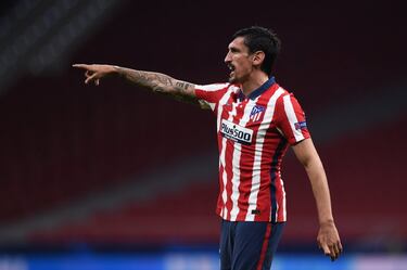 El montenegrino vive probablemente su mejor momento en el Atlético, titular indiscutible y el jugador de campo que más minutos ha disputado. Es su sexta temporada en el club tras llegar desde la Fiorentina en el verano de 2015 y se ha hecho un hueco con su carácter, colocación, seguridad y buen juego aéreo. Además, esta temporada ha crecido también en la salida de balón y se ha adaptado perfectamente a la línea de tres centrales. A sus 30 años es uno de los pesos pesados del vestuario y de los jugadores más veteranos.  