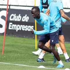 Mabil visita su pasado