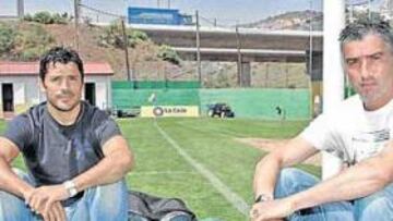 <b>ILUSIONADOS. </b>Siro Darino y Víctor Afonso posan para el diario AS tras el entrenamiento de ayer con Las Palmas.