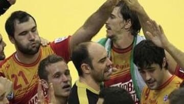 <b>ANIMADOS. </b>Los jugadores de la Selección se felicitan y se animan, y piensan en el duelo con Croacia.